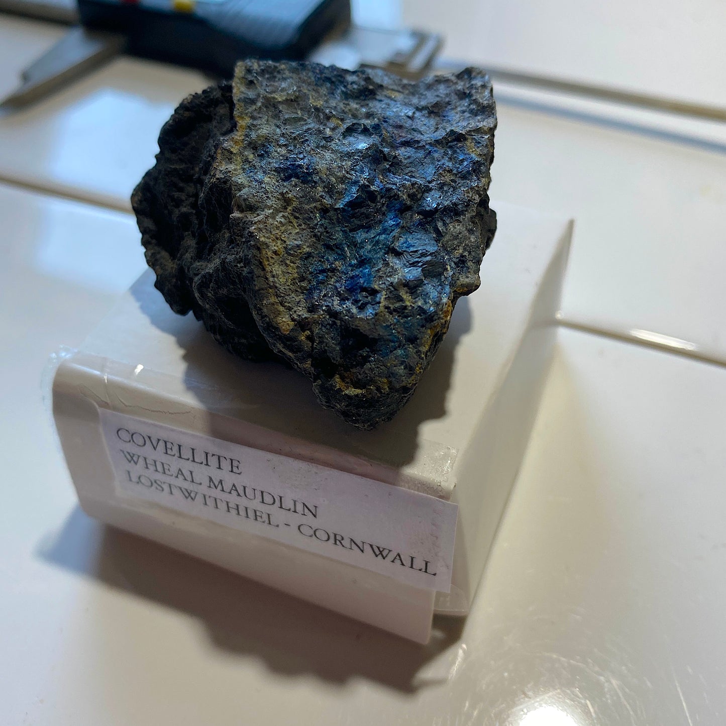 COVELLITE : RARE FROM WHEAL MAUDLIN, LOSTWITHIEL, CORNWALL, ENGLAND. 83g MF5223