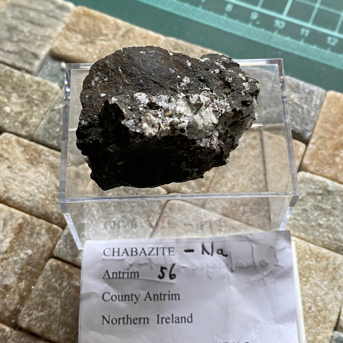 CHABAZITE -Na : ISLANDMAGEE, CO ANTRIM, NORTHERN IRELAND, U.K. 36g MF4218