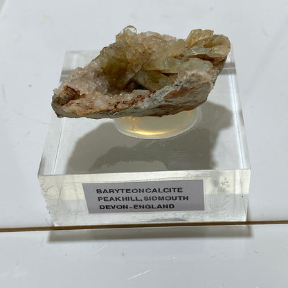 BARYTE ON CALCITE : PEAK HILL, SIDMOUTH, DEVON ENGLAND. MF1573