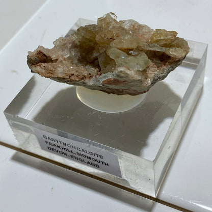 BARYTE ON CALCITE : PEAK HILL, SIDMOUTH, DEVON ENGLAND. MF1573