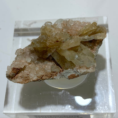 BARYTE ON CALCITE : PEAK HILL, SIDMOUTH, DEVON ENGLAND. MF1573