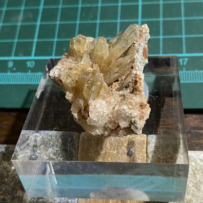 BARYTE ON CALCITE : PEAK HILL, SIDMOUTH, DEVON ENGLAND. MF1573