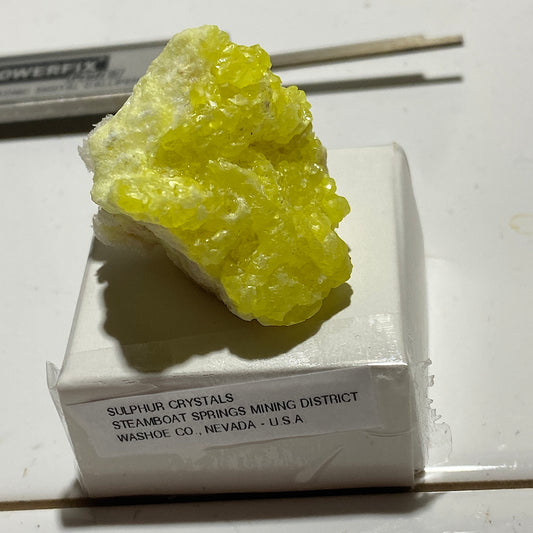 SULPHUR CRYSTALLISATION : STEAMBOAT SPRINGS MINING DISTRICT, NEVADA, U.S.A. 14g MF5227