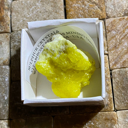 SULPHUR CRYSTALLISATION : STEAMBOAT SPRINGS MINING DISTRICT, NEVADA, U.S.A. 14g MF5227