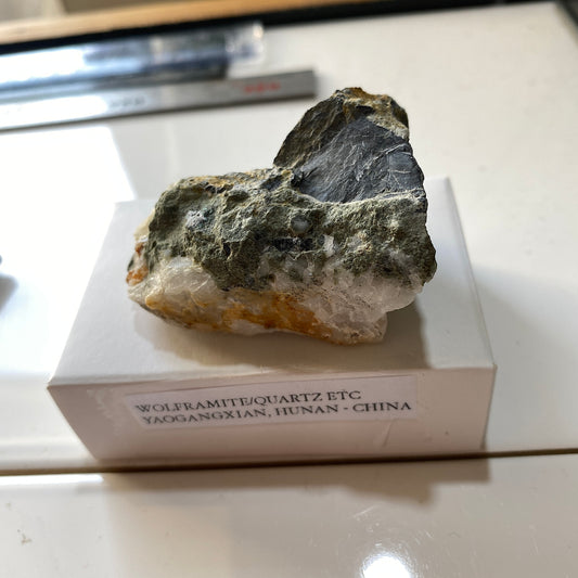WOLFRAMITE/CHLORITE/QUARTZ : YAOGANGXIAN, HUNAN, CHINA  64g MF5232