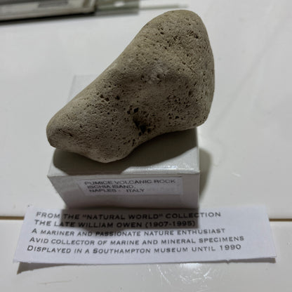 PUMICE VOLCANIC ROCK - ISCHIA ISALND, NAPLES, ITALY. 17g. MF4227