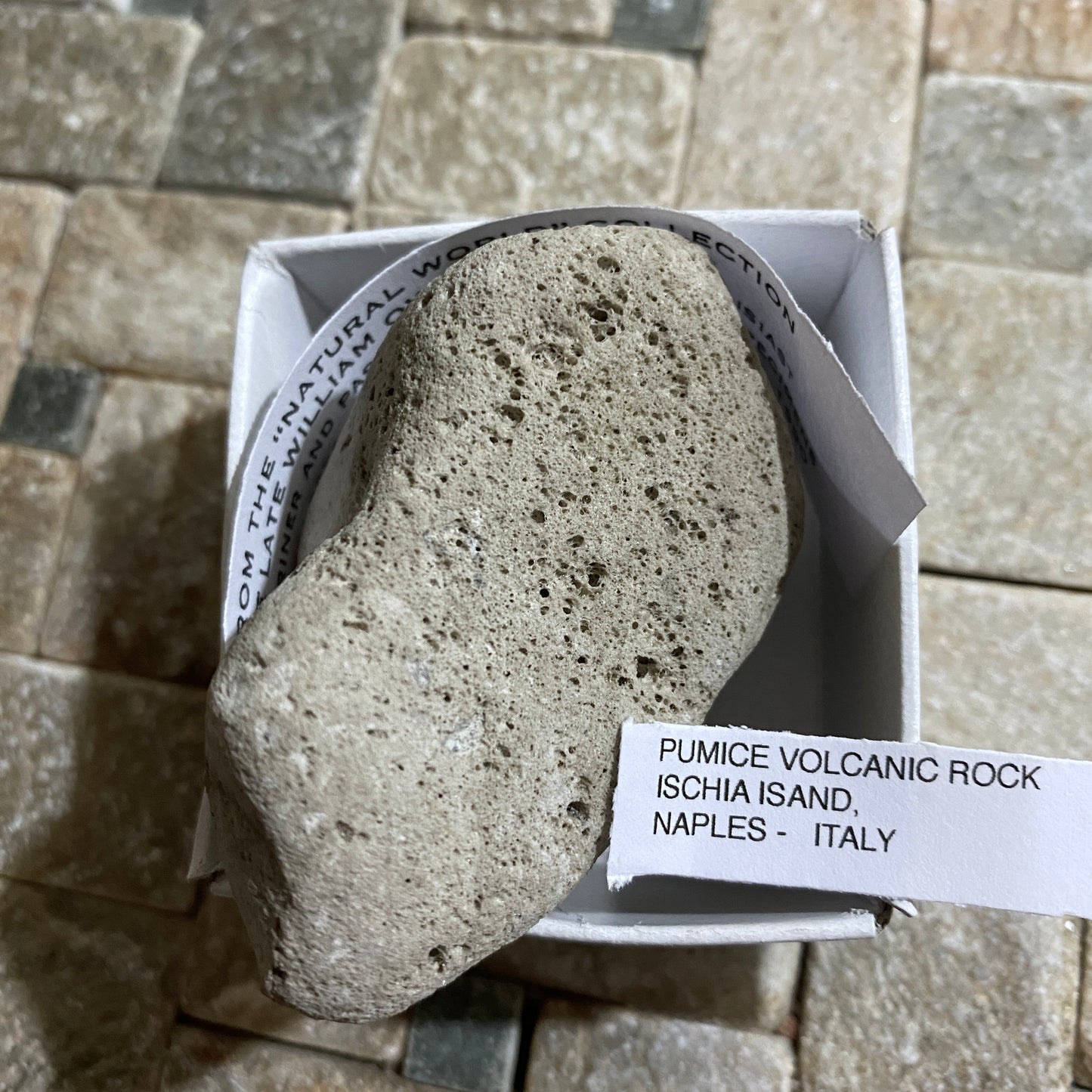 PUMICE VOLCANIC ROCK - ISCHIA ISALND, NAPLES, ITALY. 17g. MF4227