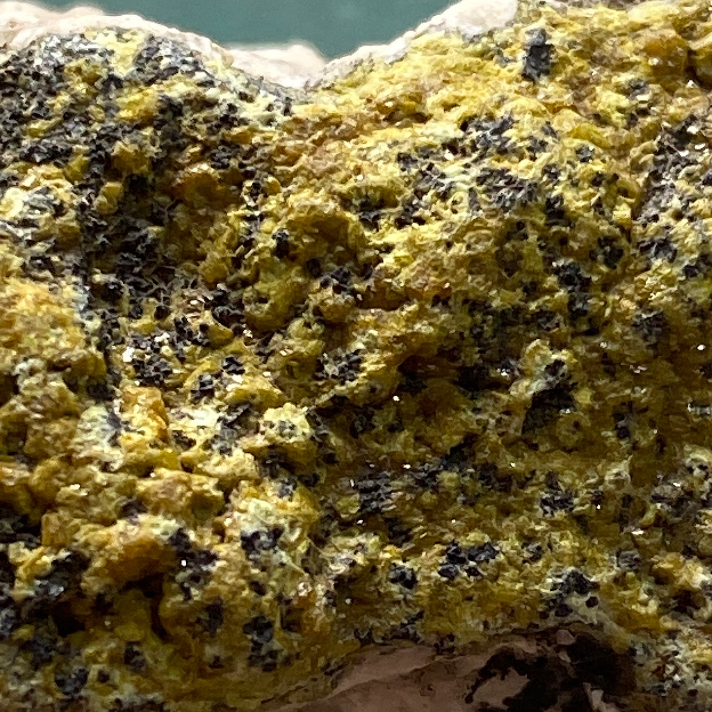 PYROMORPHITE : BWICH GLAS MINE, TAL-Y-BONT, CEREDIGION, WALES, U.K. 83g MF5236