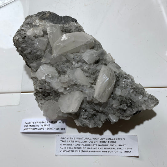 CALCITE CRYSTAL ASSEMBLAGE, NORTHERN CAPE, SOUTH AFRICA. SUBSTANTIAL 838g MF1594