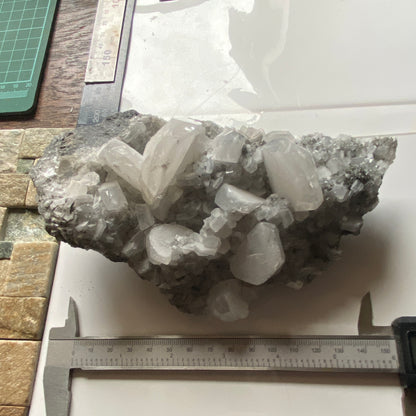 CALCITE CRYSTAL ASSEMBLAGE, NORTHERN CAPE, SOUTH AFRICA. SUBSTANTIAL 838g MF1594