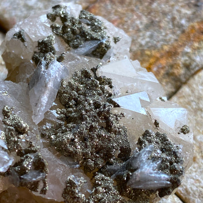 FLUORITE/PYRITE/QUARTZ FROM LADYWASH MINE, DERBYSHIRE, ENGLAND 27g MF2043