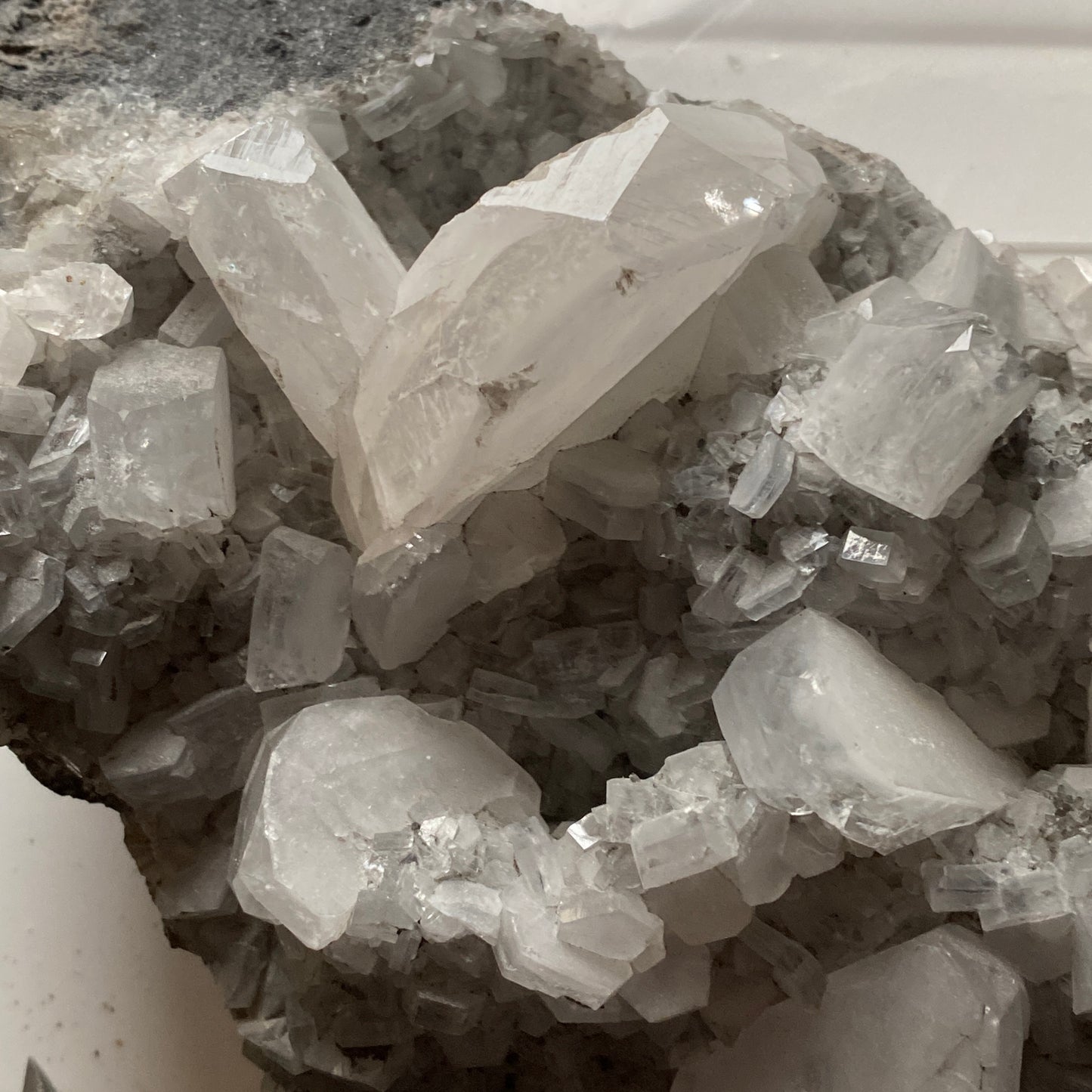CALCITE CRYSTAL ASSEMBLAGE, NORTHERN CAPE, SOUTH AFRICA. SUBSTANTIAL 838g MF1594