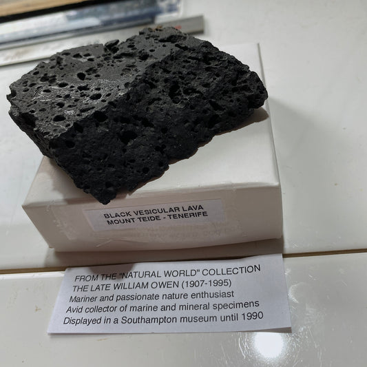 VESICULAR LAVA : MOUNT TEIDE, TENERIFE, SPAIN  118g MF5242