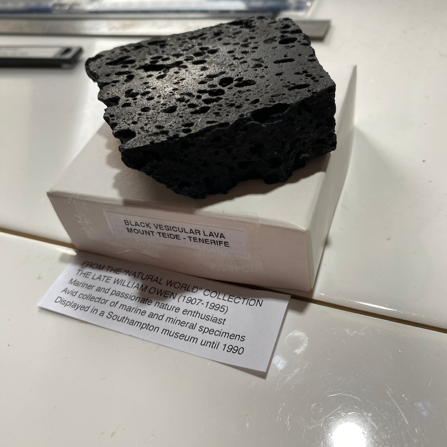 VESICULAR LAVA : MOUNT TEIDE, TENERIFE, SPAIN  118g MF5242