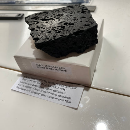 VESICULAR LAVA : MOUNT TEIDE, TENERIFE, SPAIN  118g MF5242
