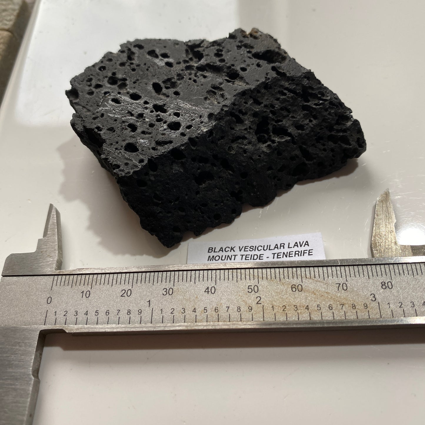 VESICULAR LAVA : MOUNT TEIDE, TENERIFE, SPAIN  118g MF5242