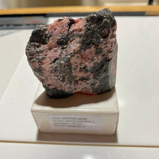 RHODONITE : SAN MARTIN MINE, ANCASH, PERU  144g MF1698