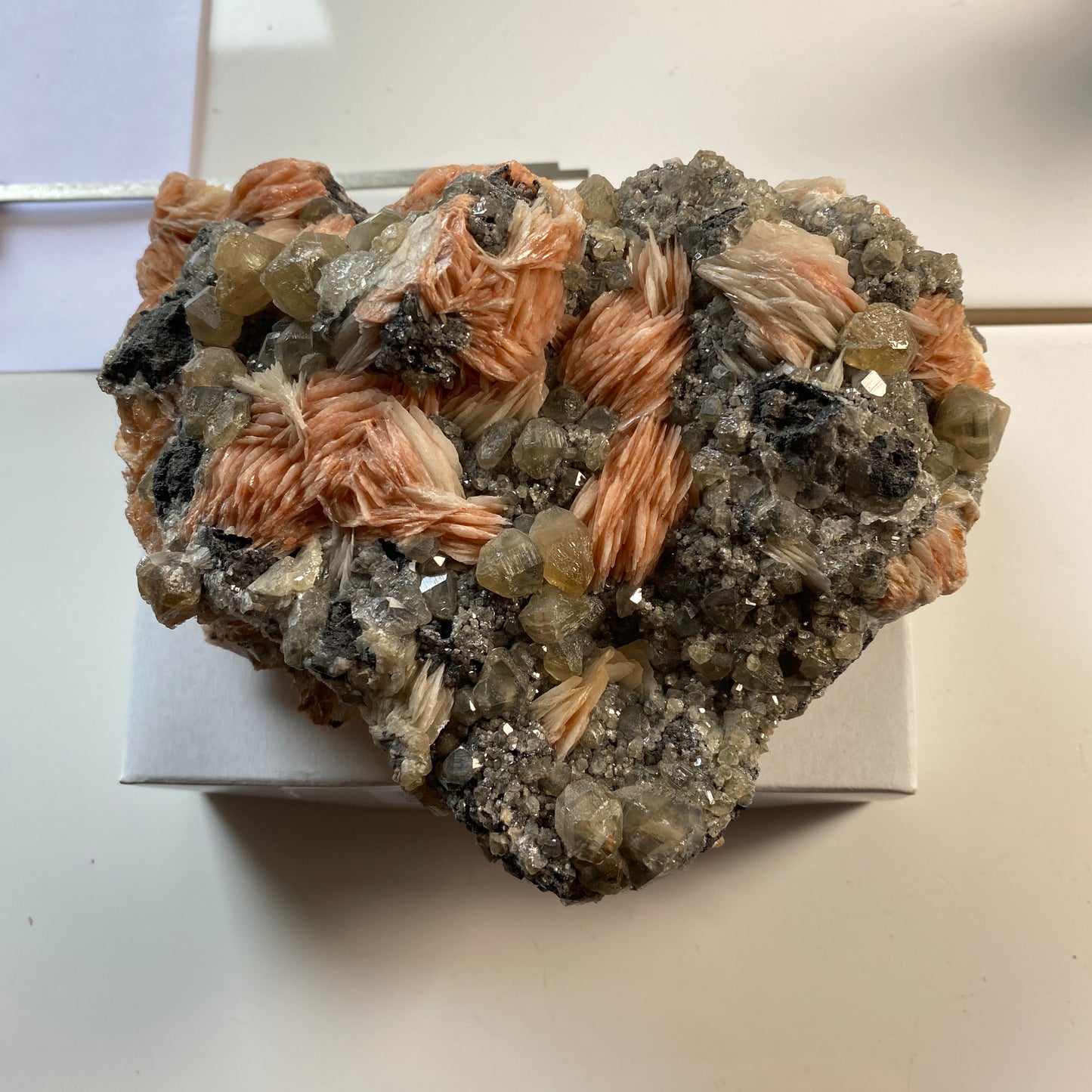 BARYTE/CERUSSITE [ETC] FROM LES DALLES MINE, MIBLADEN, MOROCCO HEAVY 1340g MF2054