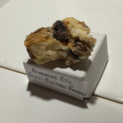 ALMANDINE GARNET [ETC] : HAROMOSH MOUNTAINS, GILGIT-BALTISTAN, PAKISTAN 22g MF1616