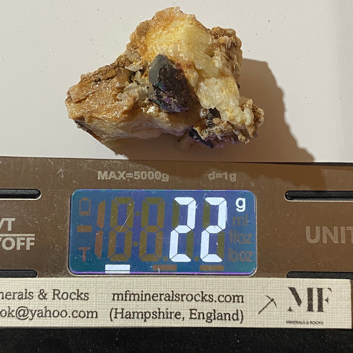 ALMANDINE GARNET [ETC] : HAROMOSH MOUNTAINS, GILGIT-BALTISTAN, PAKISTAN 22g MF1616