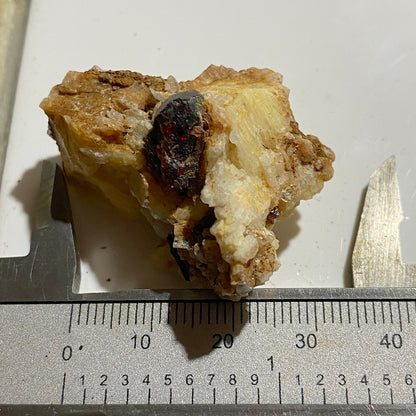 ALMANDINE GARNET [ETC] : HAROMOSH MOUNTAINS, GILGIT-BALTISTAN, PAKISTAN 22g MF1616