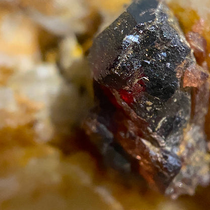 ALMANDINE GARNET [ETC] : HAROMOSH MOUNTAINS, GILGIT-BALTISTAN, PAKISTAN 22g MF1616