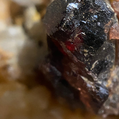 ALMANDINE GARNET [ETC] : HAROMOSH MOUNTAINS, GILGIT-BALTISTAN, PAKISTAN 22g MF1616