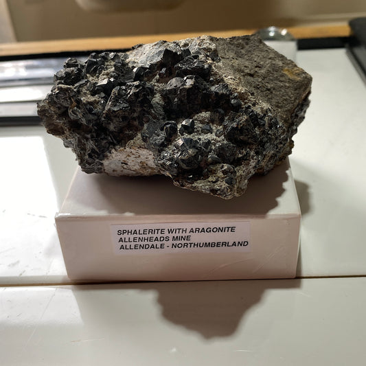SPHALERITE [WITH ARAGONITE] : ALLENHEADS MINE, ALLENDALE, NORTHUMBERLAND 289g MF5252