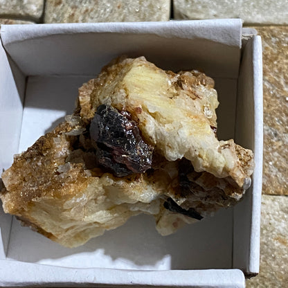 ALMANDINE GARNET [ETC] : HAROMOSH MOUNTAINS, GILGIT-BALTISTAN, PAKISTAN 22g MF1616