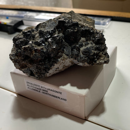 SPHALERITE [WITH ARAGONITE] : ALLENHEADS MINE, ALLENDALE, NORTHUMBERLAND 289g MF5252