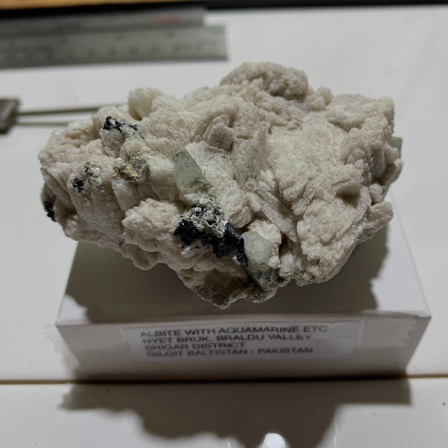 AQUAMARINE BERYL ETC IN ALBITE - NYET BRUK, SHIGAR, PAKISTAN. 135g MF4231