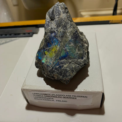 LABRADORITE FROM YLAMAA SPECTROLITE QUARRIES, SOUTH KARELIA, FINLAND 248g MF1683
