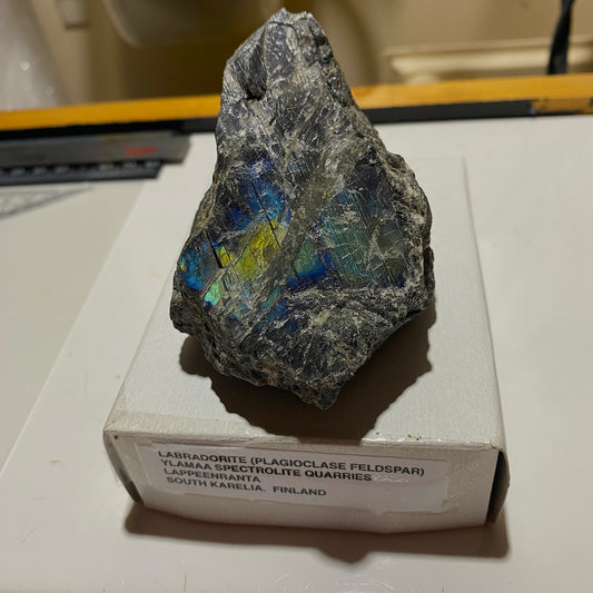 LABRADORITE FROM YLAMAA SPECTROLITE QUARRIES, SOUTH KARELIA, FINLAND 248g MF1683