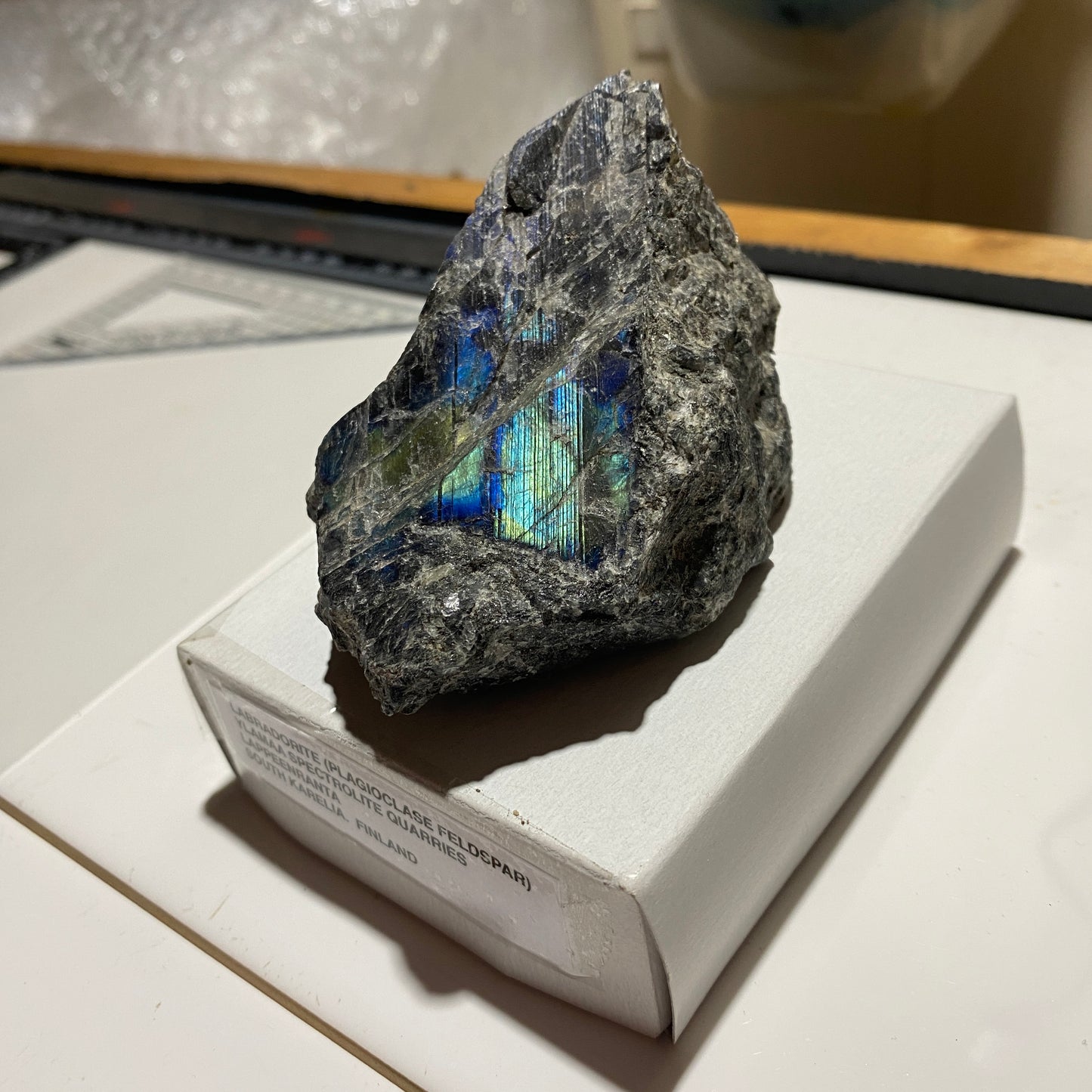 LABRADORITE FROM YLAMAA SPECTROLITE QUARRIES, SOUTH KARELIA, FINLAND 248g MF1683