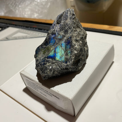 LABRADORITE FROM YLAMAA SPECTROLITE QUARRIES, SOUTH KARELIA, FINLAND 248g MF1683