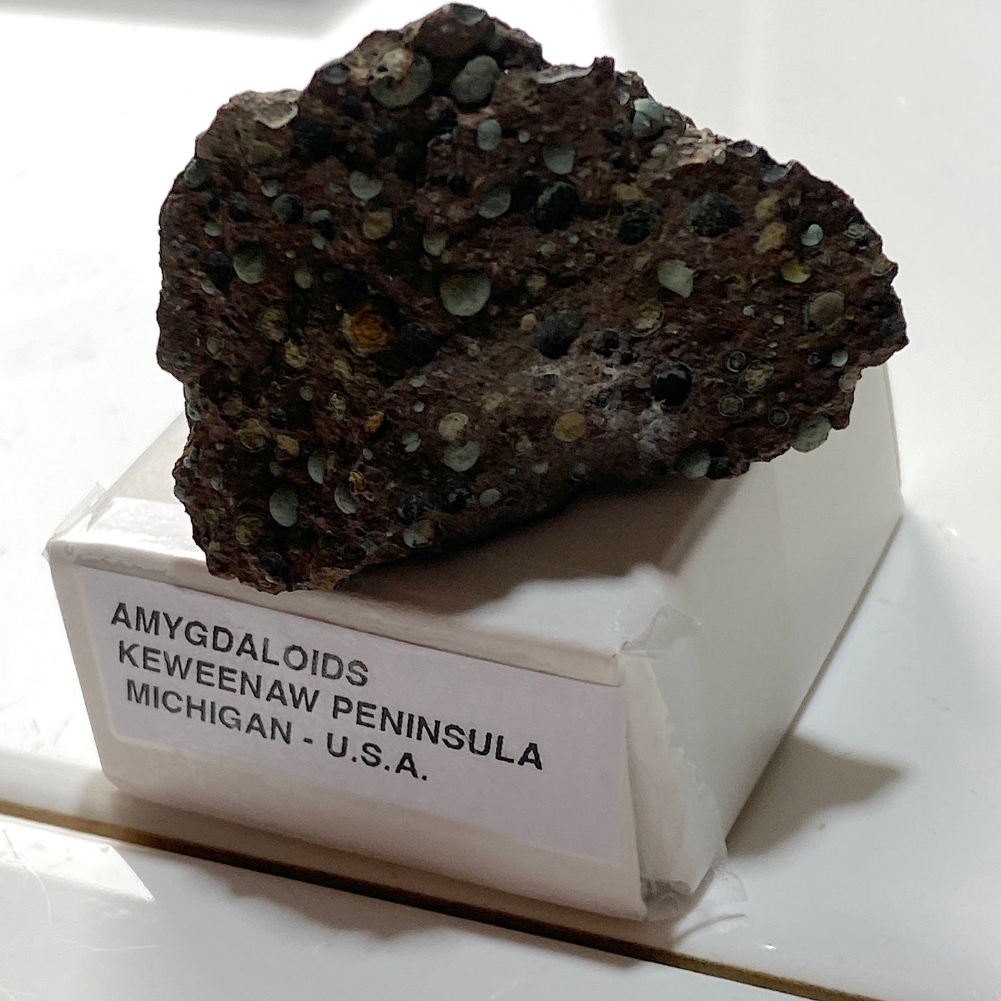 AMYGDALOIDS IN LIMONITE : KEWEENAW PENINSULA, MICHIGAN, U.S.A. 24g MF5255