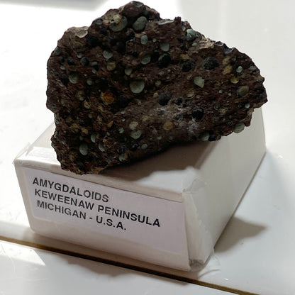 AMYGDALOIDS IN LIMONITE : KEWEENAW PENINSULA, MICHIGAN, U.S.A. 24g MF5255