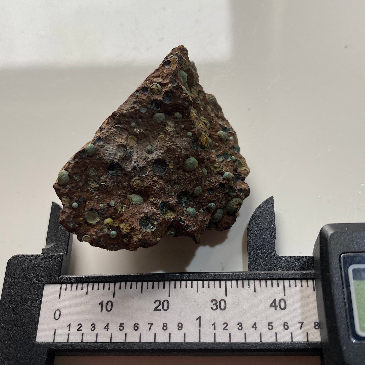 AMYGDALOIDS IN LIMONITE : KEWEENAW PENINSULA, MICHIGAN, U.S.A. 24g MF5255