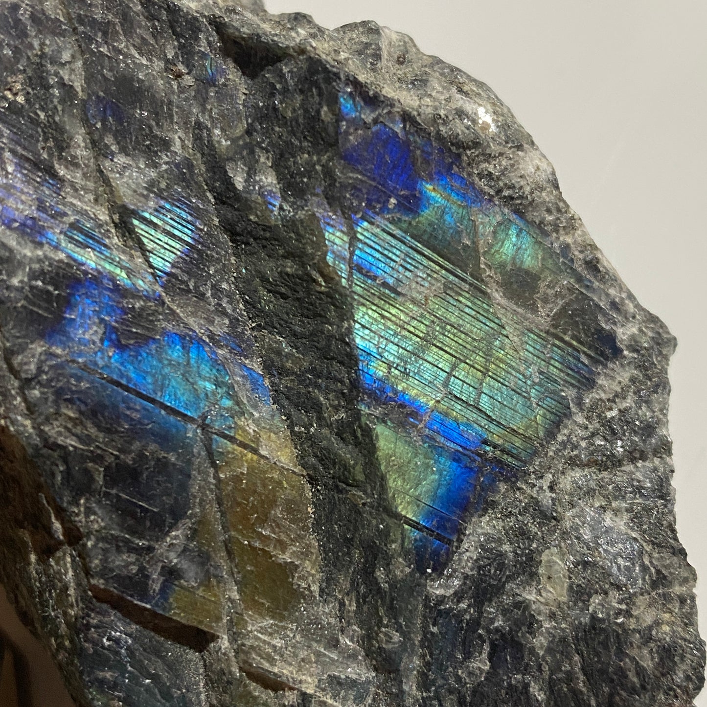 LABRADORITE FROM YLAMAA SPECTROLITE QUARRIES, SOUTH KARELIA, FINLAND 248g MF1683