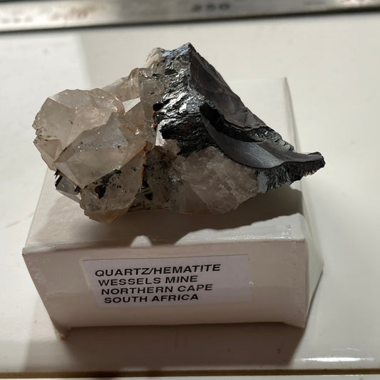 HEMATITE WITH QUARTZ : WESSELS MINE, NORTHERN CAPE, SOUTH AFRICA. 40g MF5258