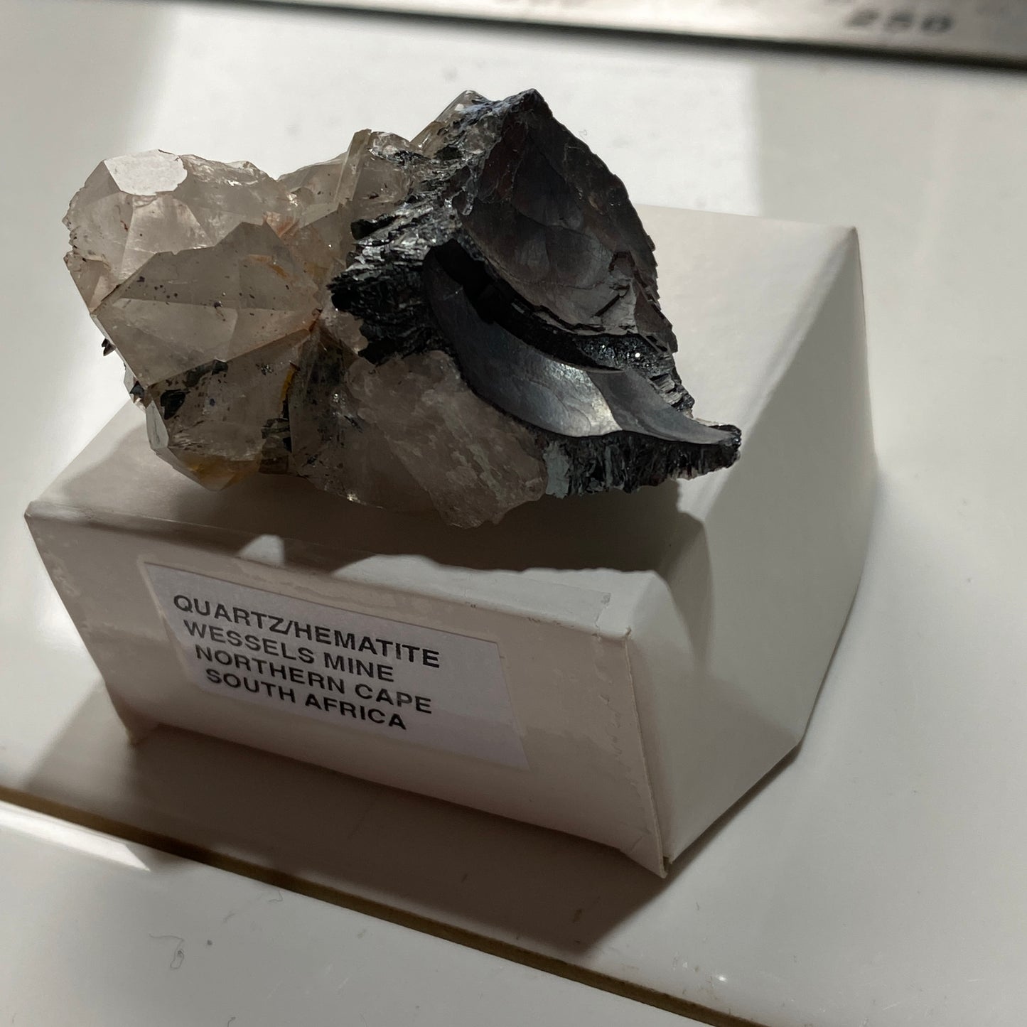 HEMATITE WITH QUARTZ : WESSELS MINE, NORTHERN CAPE, SOUTH AFRICA. 40g MF5258