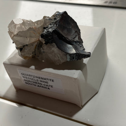 HEMATITE WITH QUARTZ : WESSELS MINE, NORTHERN CAPE, SOUTH AFRICA. 40g MF5258