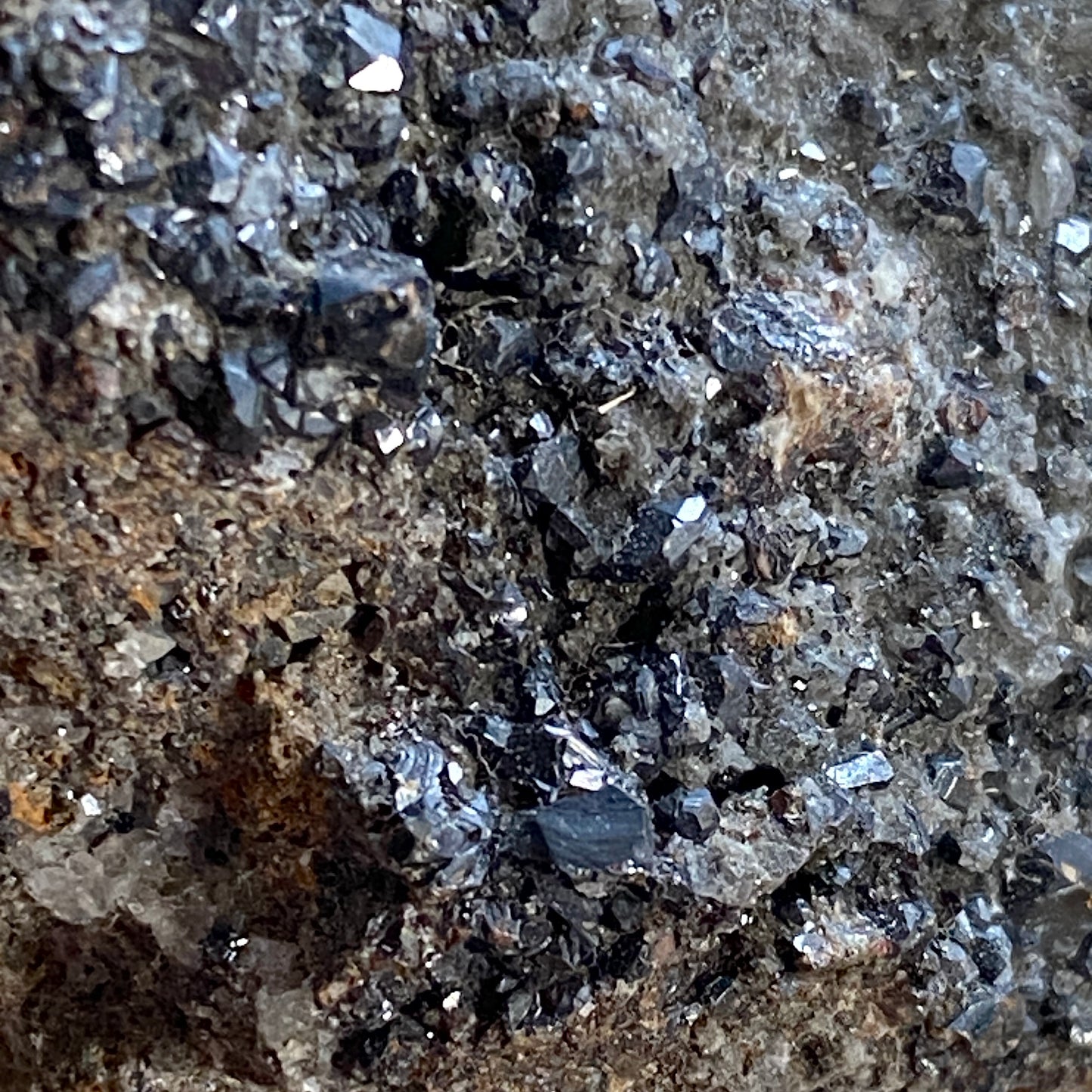 MAGNETITE CRYSTALS ON MATRIX - HAYTOR MINE, DARTMOOR, DEVON, ENGLAND 212g MF2063