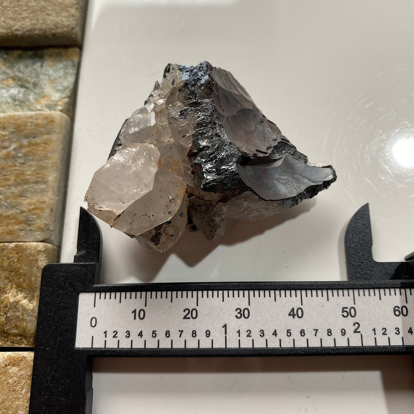 HEMATITE WITH QUARTZ : WESSELS MINE, NORTHERN CAPE, SOUTH AFRICA. 40g MF5258