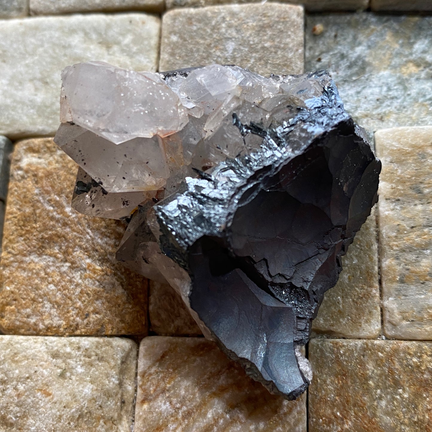 HEMATITE WITH QUARTZ : WESSELS MINE, NORTHERN CAPE, SOUTH AFRICA. 40g MF5258