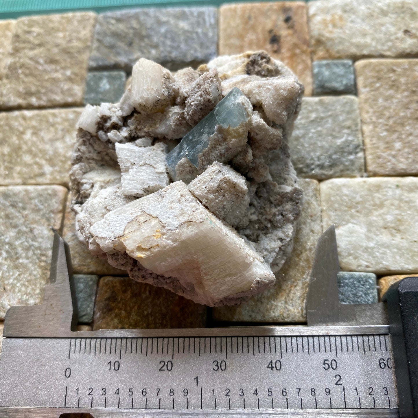 AQUAMARINE BERYL IN ALBITE/MICROCLINE - SHENGUS, PAKISTAN. 55g. MF4237