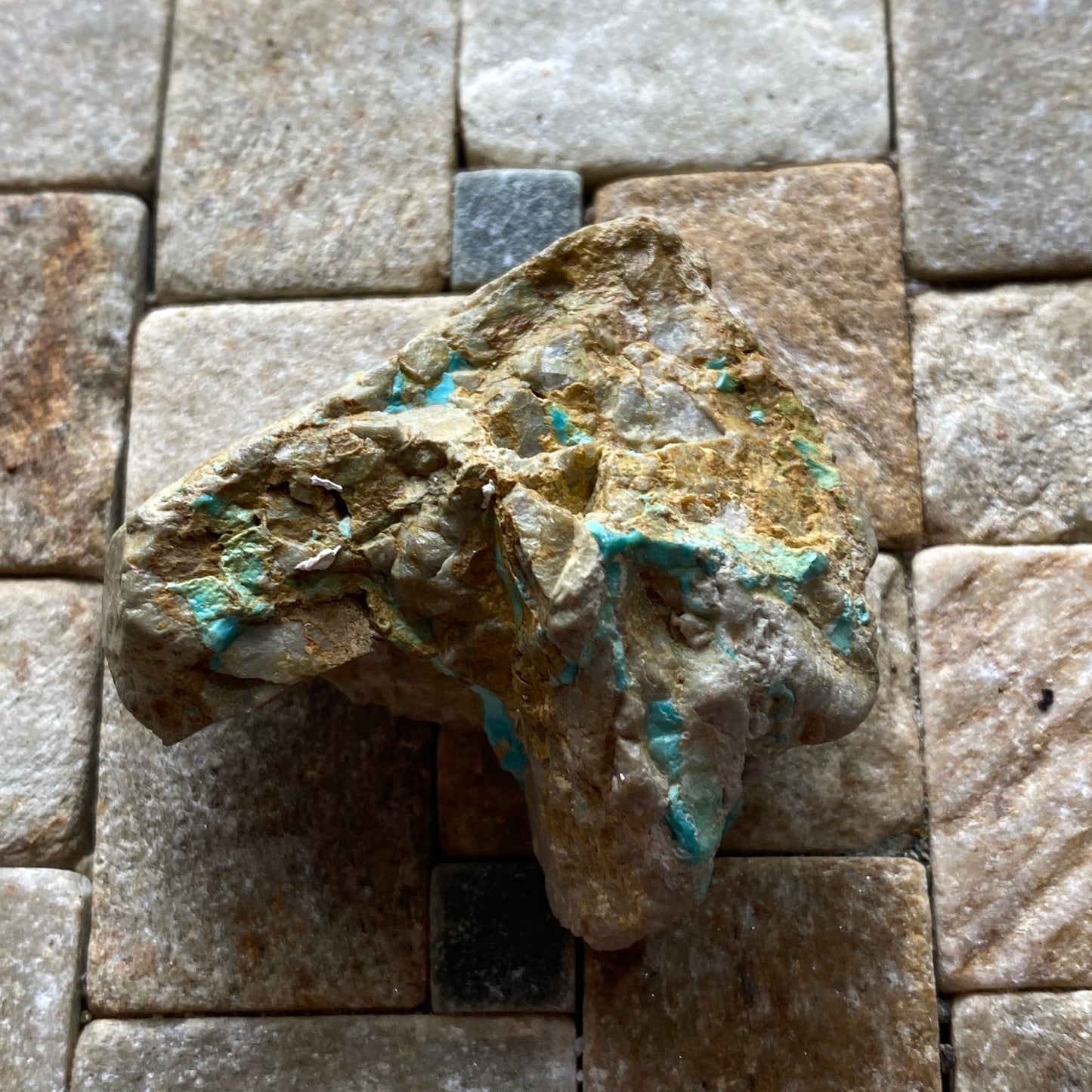 TURQUOISE ON MATRIX : BUNNY MINE, STENHALEES, TREVERBYN, CORNWALL. 51g MF5261