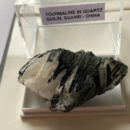 SCHORL TOURMALINE ON QUARTZ - GUILIN, GUANXI, CHINA. 56g MF6914