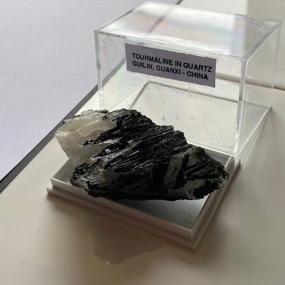 SCHORL TOURMALINE ON QUARTZ - GUILIN, GUANXI, CHINA. 56g MF6914