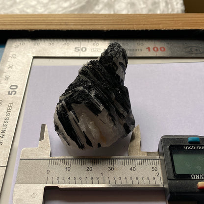 SCHORL TOURMALINE ON QUARTZ - GUILIN, GUANXI, CHINA. 56g MF6914